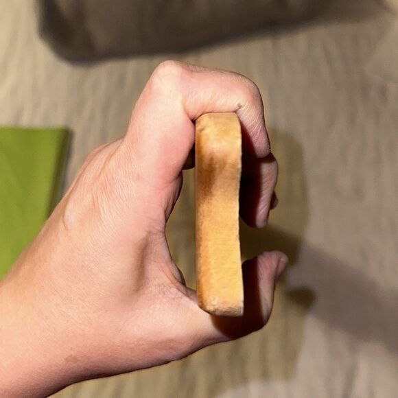 Vintage Handmade Chiseled Wood “Merry Christmas” Sign Tan Red Green - Picture 9 of 10